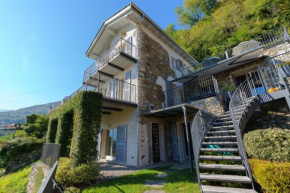 Отель Casa di campagna Tony con piscina e vista lago  Граведона